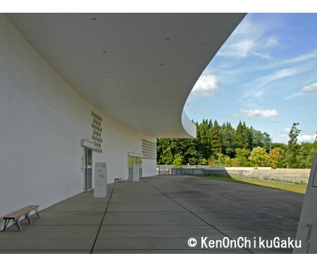 青森県立美術館2